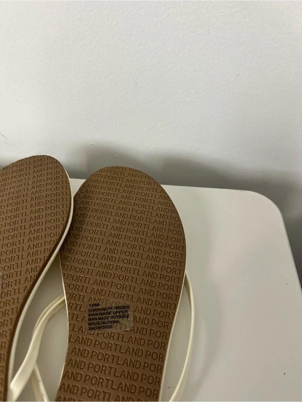 Portland Boot Co Sunshine Flip Flop Sandals size 10 NWOT chic beach preppy 90’s